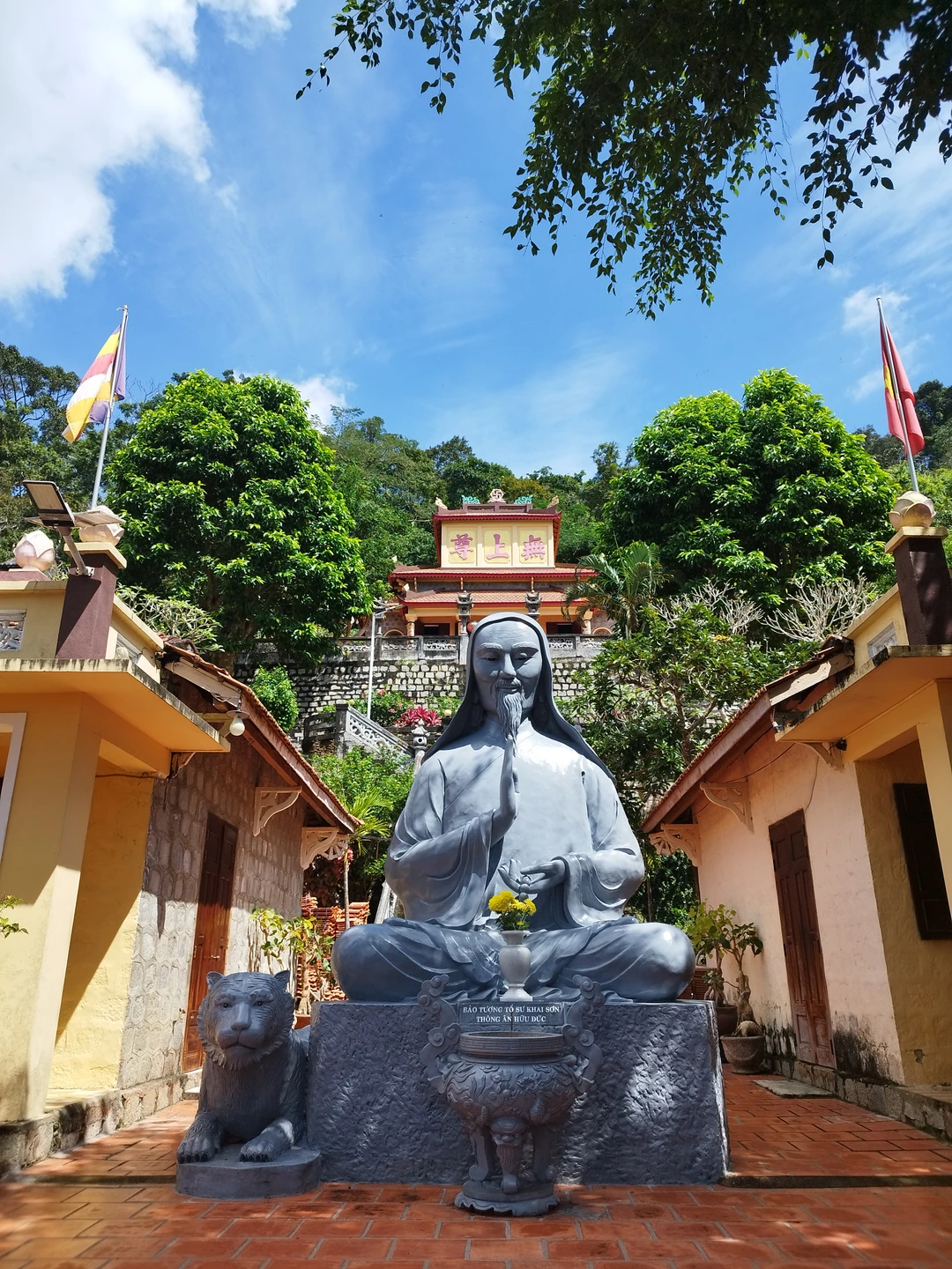 Всё было замечательно, спасибо Михаилу! Интересно рассказывает, отвечает на любые вопросы, очень внимателен и доброжелателен. Красивейшая