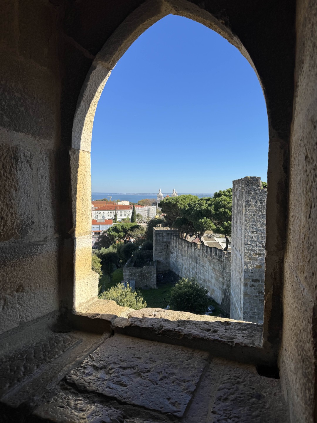 Прогулка по центру Лиссабона с Ольгой была прекрасной! Много узнали о городе,его истории,о знаковых и печальных