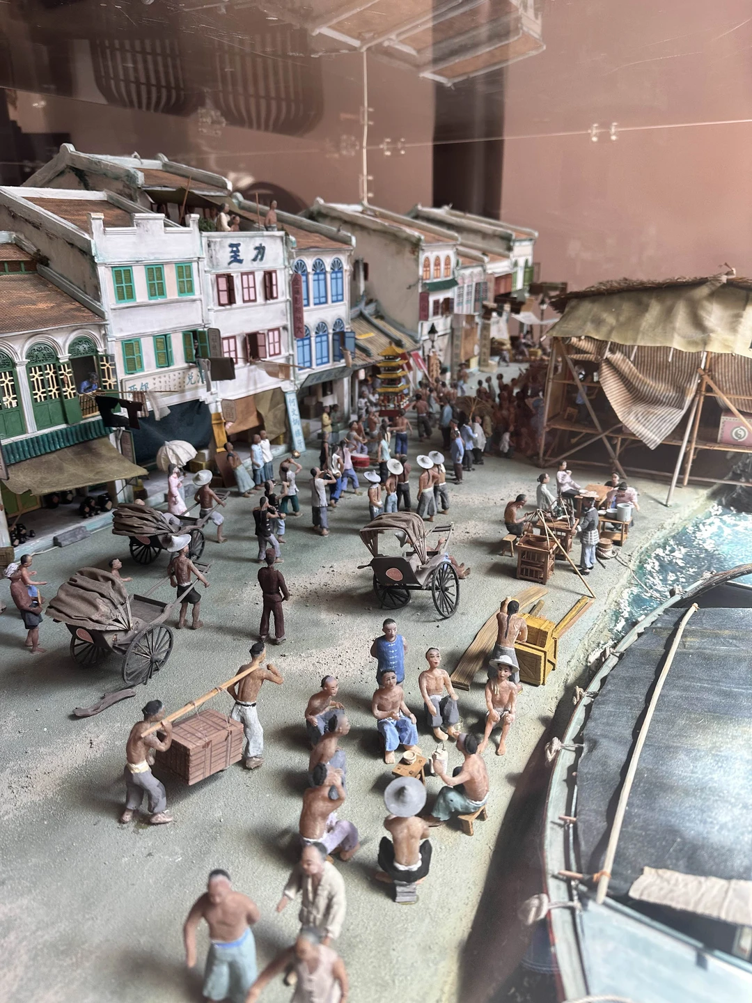 Ирина замечательный, терпеливый гид. Очень подготовленная, рассказы интересные и не утомительные. Мы были с 6-летней дочкой