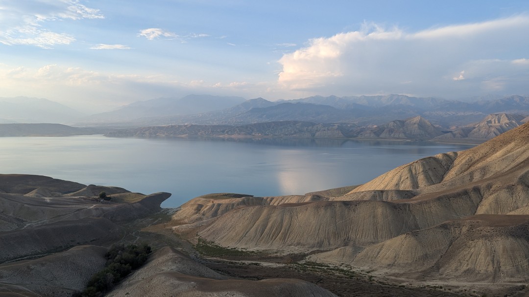 Просто невероятное путеществие по красивешим местам Киргизии, каждень день нам с группой казалось, что мы пересекли