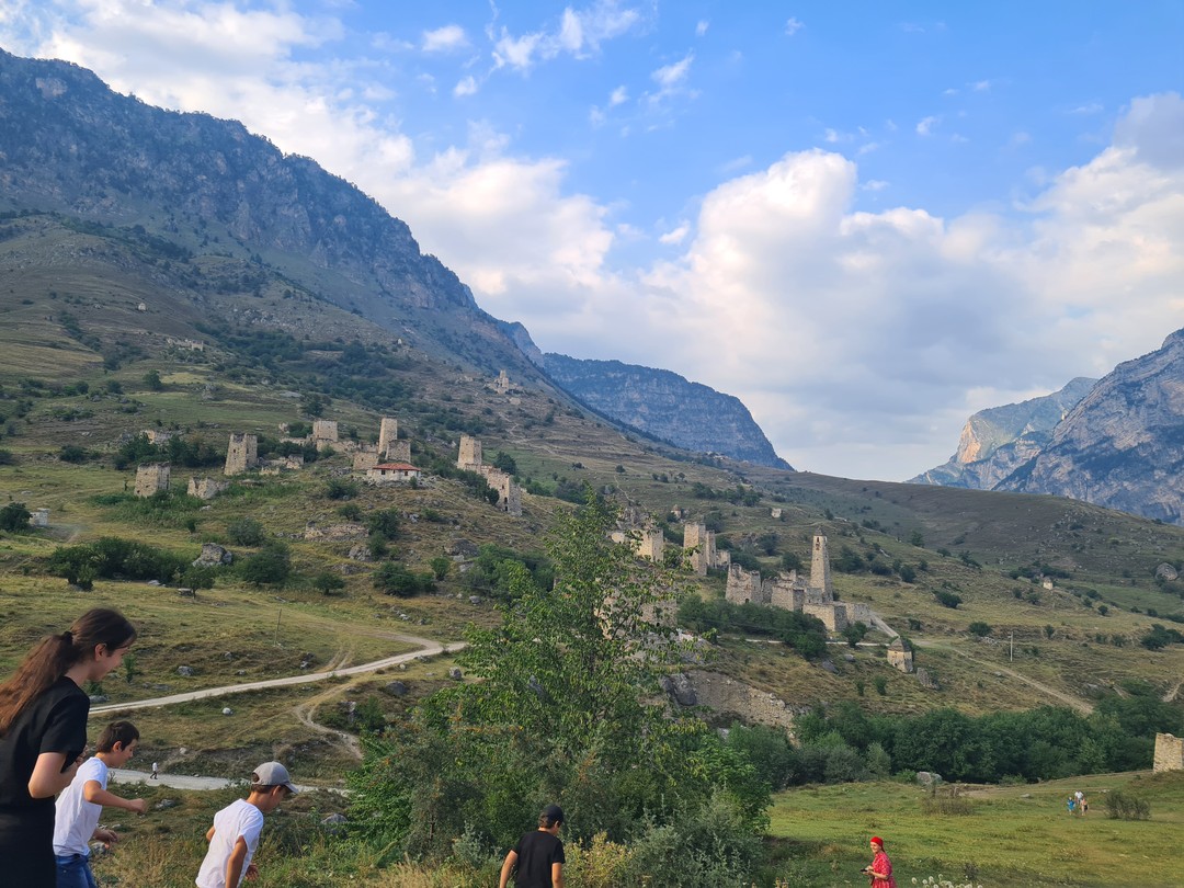 Экскурсия была 23.08.2023 г. Николай очень приятный, внимательный человек. Мы получили от поездки огромное удовольствие. Рекомендуем