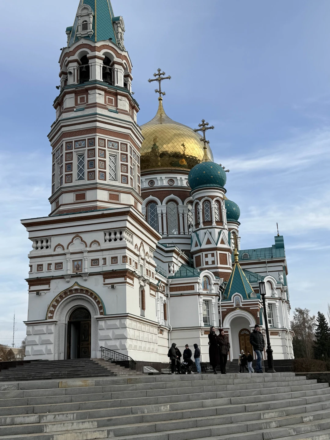 За эти два часа мы с экскурсоводом Элиной осмотрели почти все достопримечательности города Омск. Рассказала нам