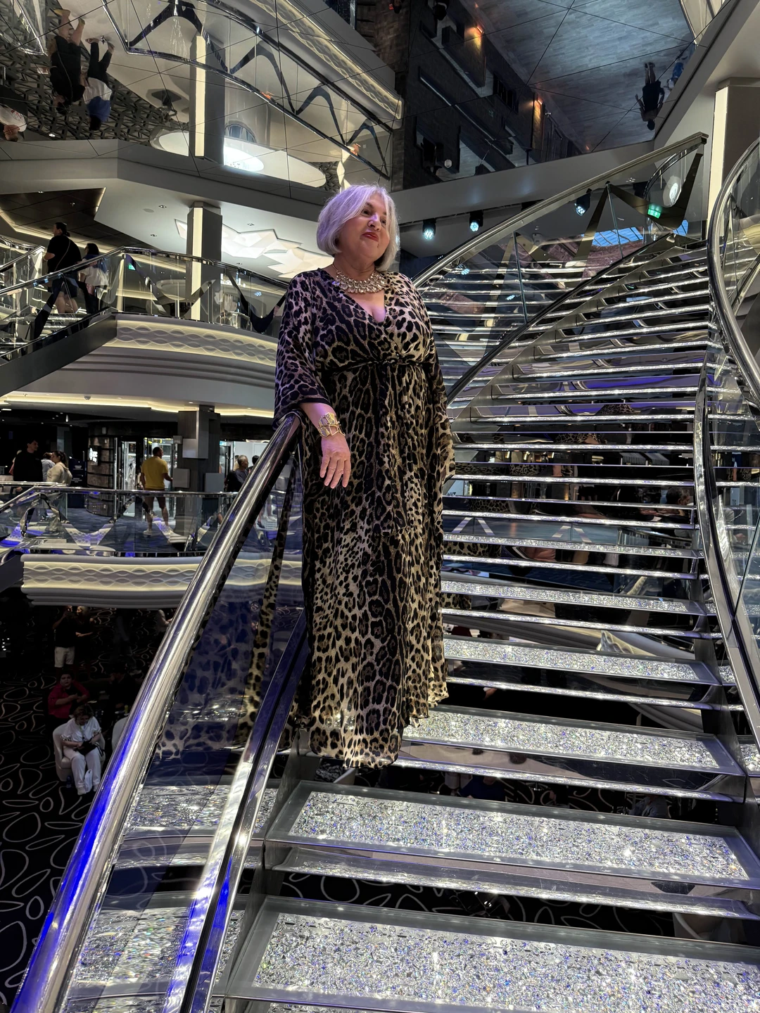 У нас была экскурсовод Зуля))нам она очень понравилась)буду рекомендовать друзьям ее))