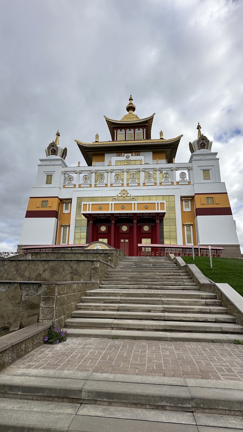 Большое спасибо Константину за экскурсию. Нам было на столько интересно послушать про буддизм и историю Калмыкии