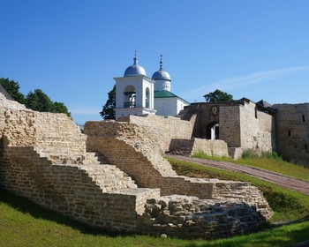 Изборск и Печоры