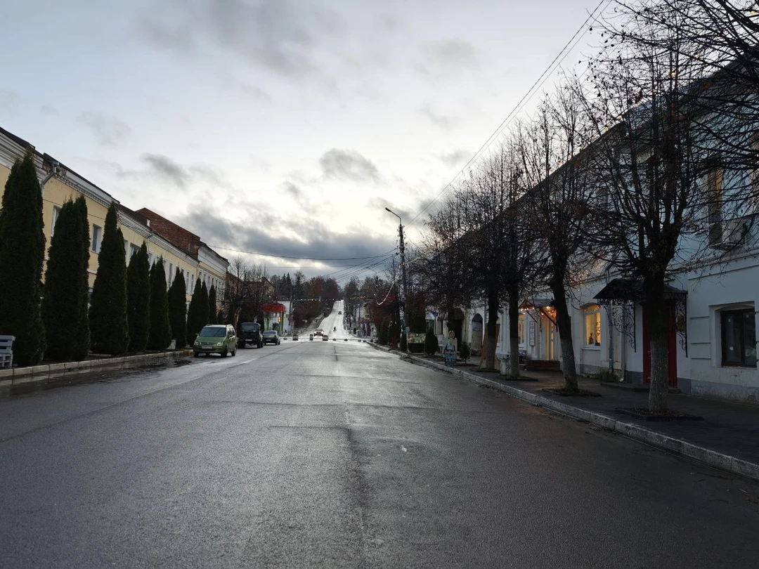 Хоть погода для экскурсии выдалась в ноябре крайне неприятной, но гуляли и слушали мы очень внимательно