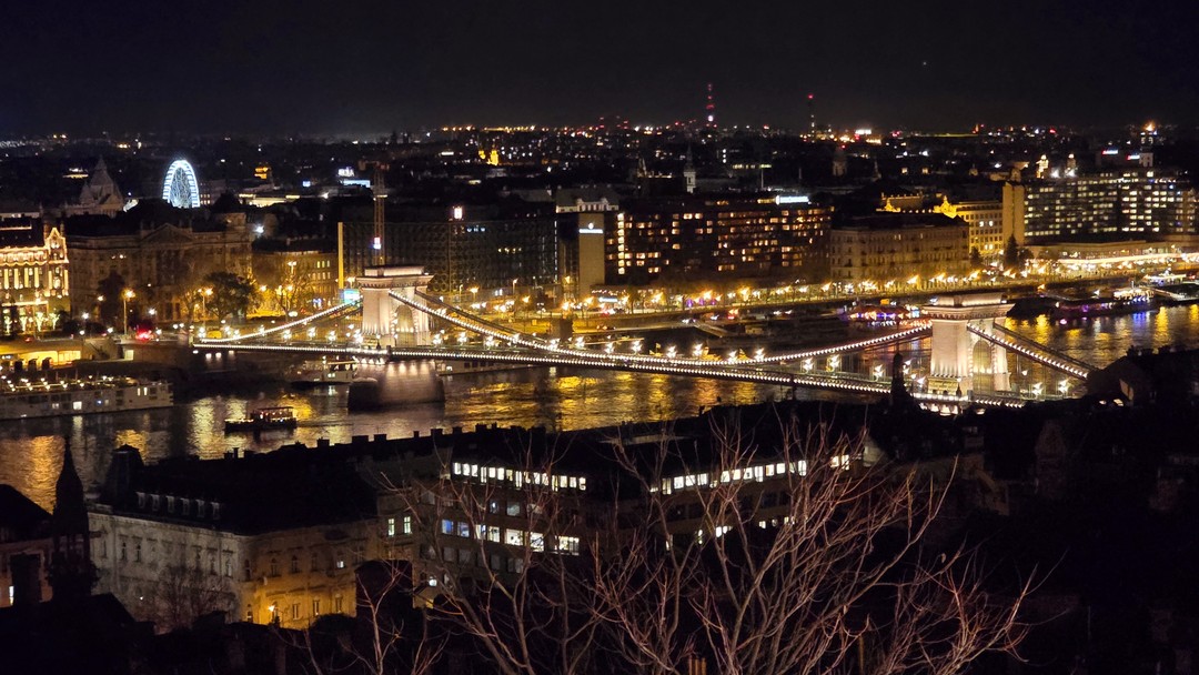 Первый день в Будапеште и первая эескурсия по волшебному ночному городу. После слова волшебный ничего больше