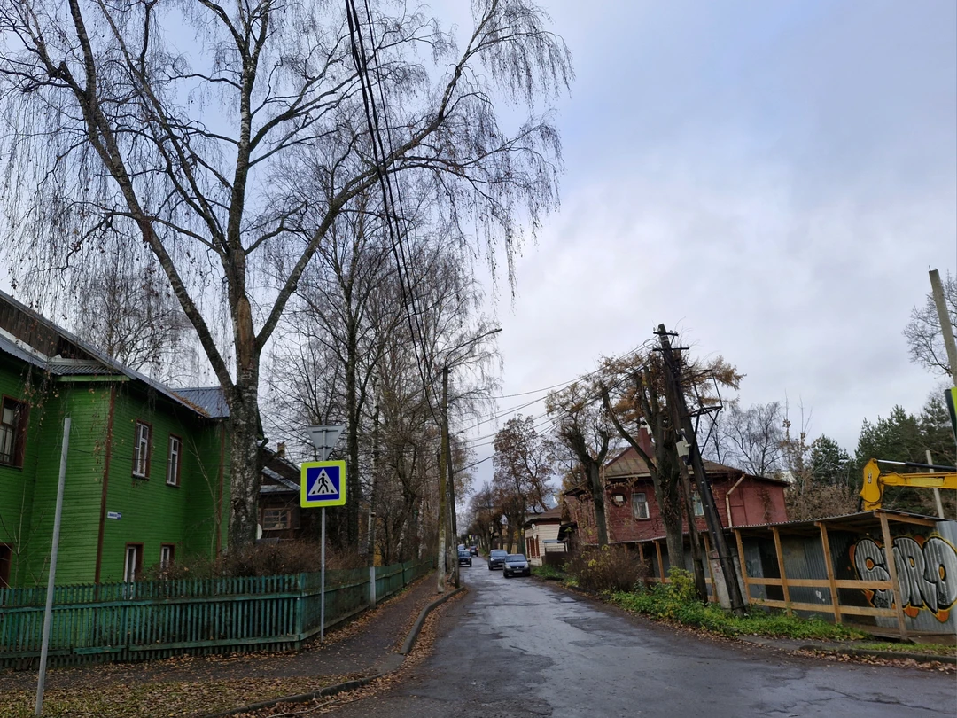 Чудесная экскурсия для любителей деревянного зодчества, да и в целом старинной архитектуры, истории и душевных прогулок