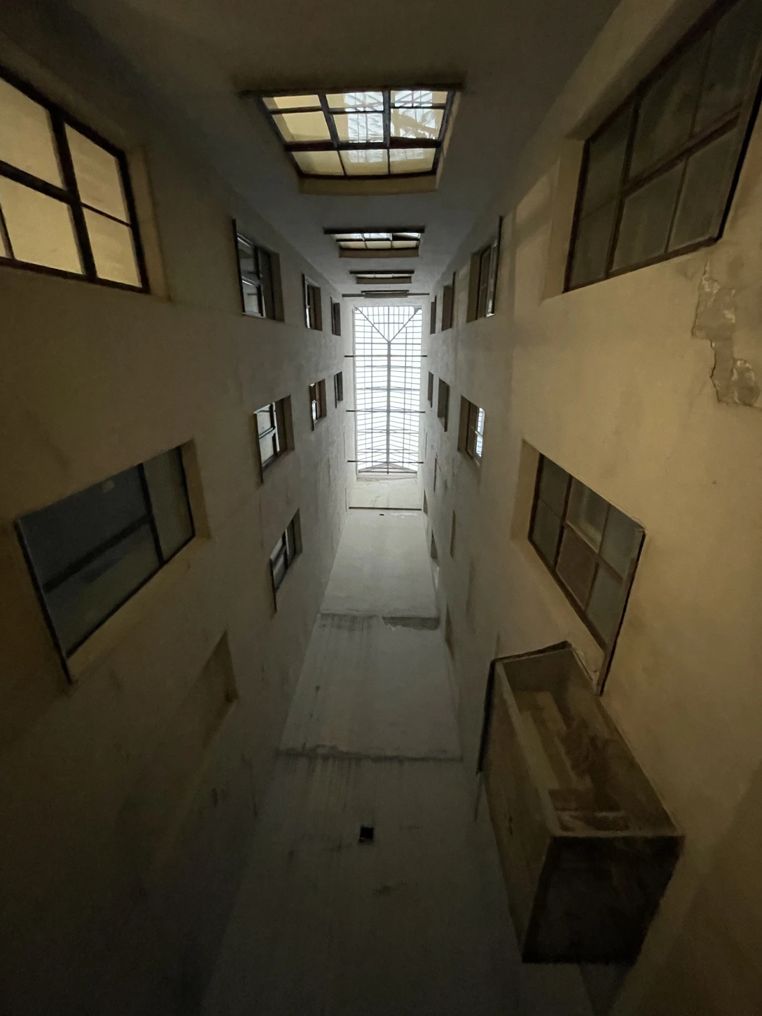 Благодарю за интересную прогулку с рассказом! Время пролетело незаметно, кому интересны непарадные стороны города, рекомендую!