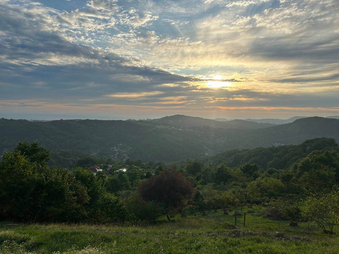 Крайне компетентный гид. Любит свою работу и получает удовольствие вместе с вами. В первые несколько час