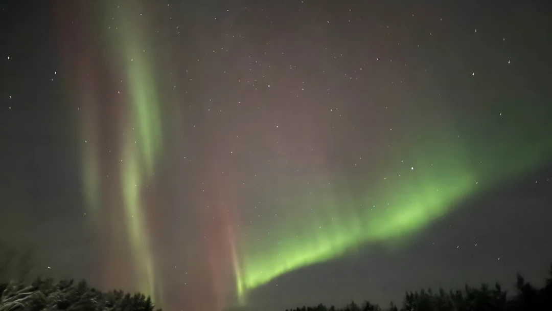 Не смотря на то, что природа всячески препятствовала тому, что бы мы увидели северное сияние, гид