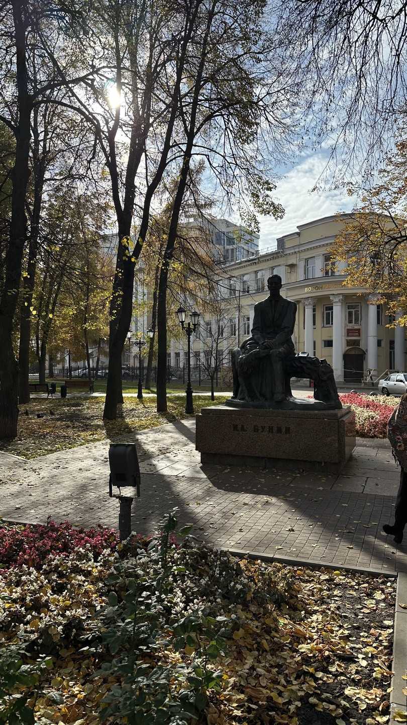 Отличная экскурсия для первого знакомства с городом, мы были в восторге! Прекрасная подача, милая девушка, интересный