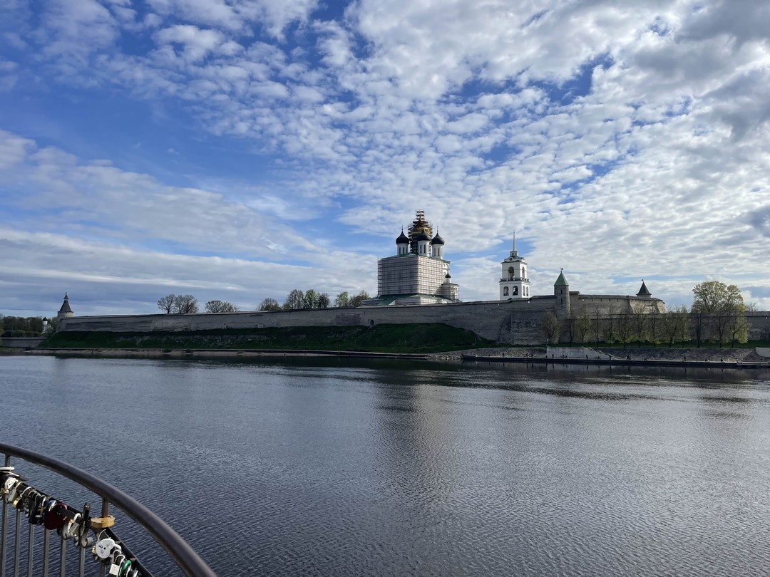 Очень рекомендую. Получаешь общее представление об истории Пскова