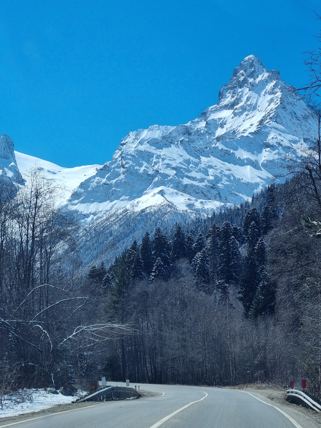 Ездили на экскурсию с подругой и четырьмя детьми. Всё очень понравилось, увидели много красивых мест, с