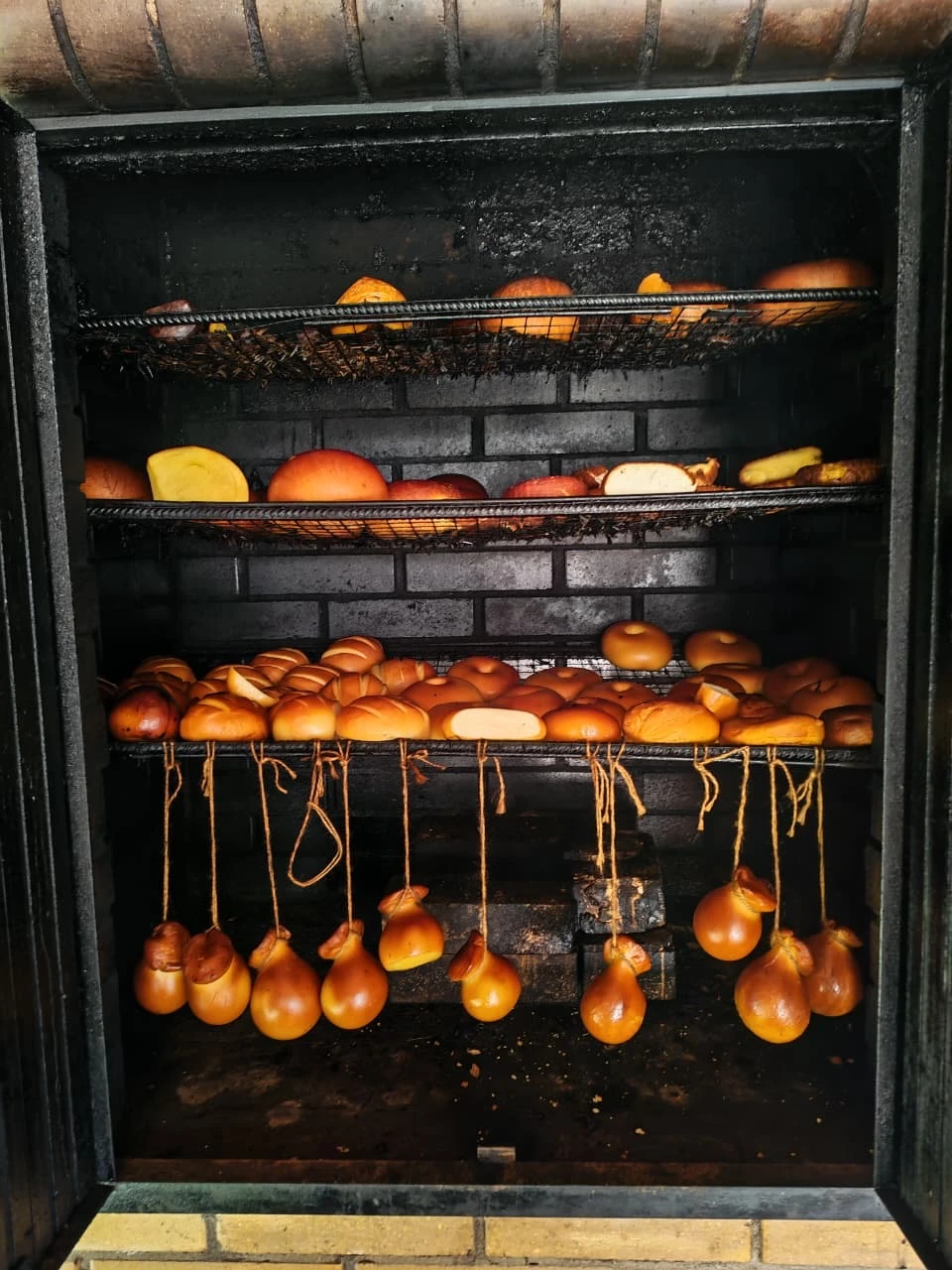 Отличный гид, бусик и экскурсия! Рекомендую! Наш гид был Славик, очень приятный интересный собеседник! Рассказывал не