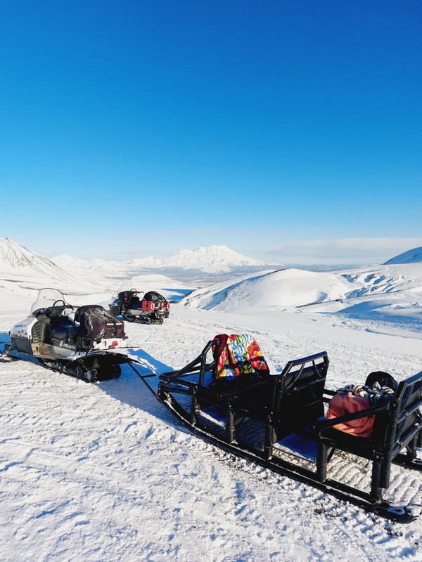На Авачинский перевал - на снегоходах и в нартах