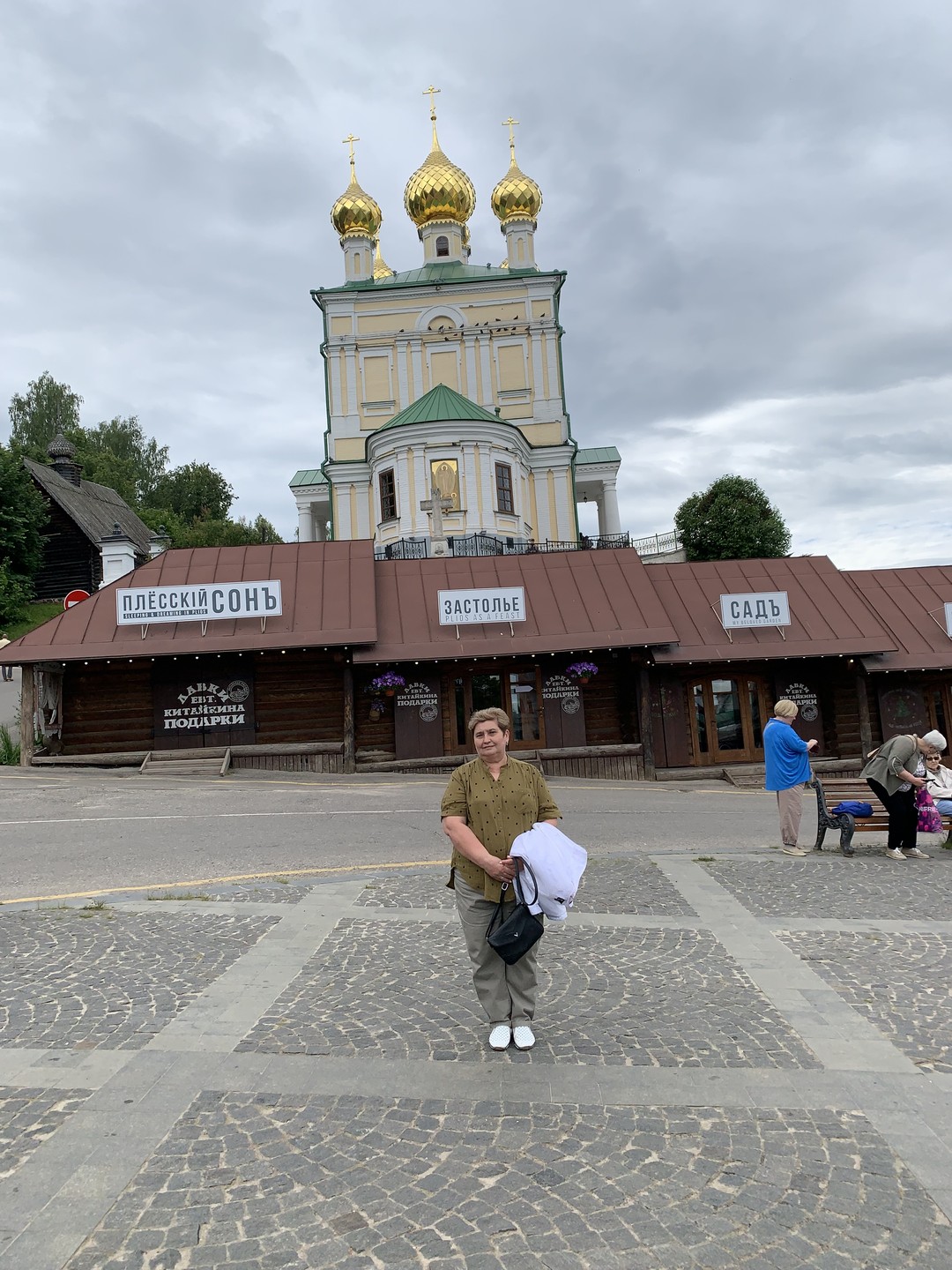 Великолепная экскурсия! Очень приятный экскурсовод со знанием истории! Рекомендуем к помещению. Не пожалеете! На экскурсии были
