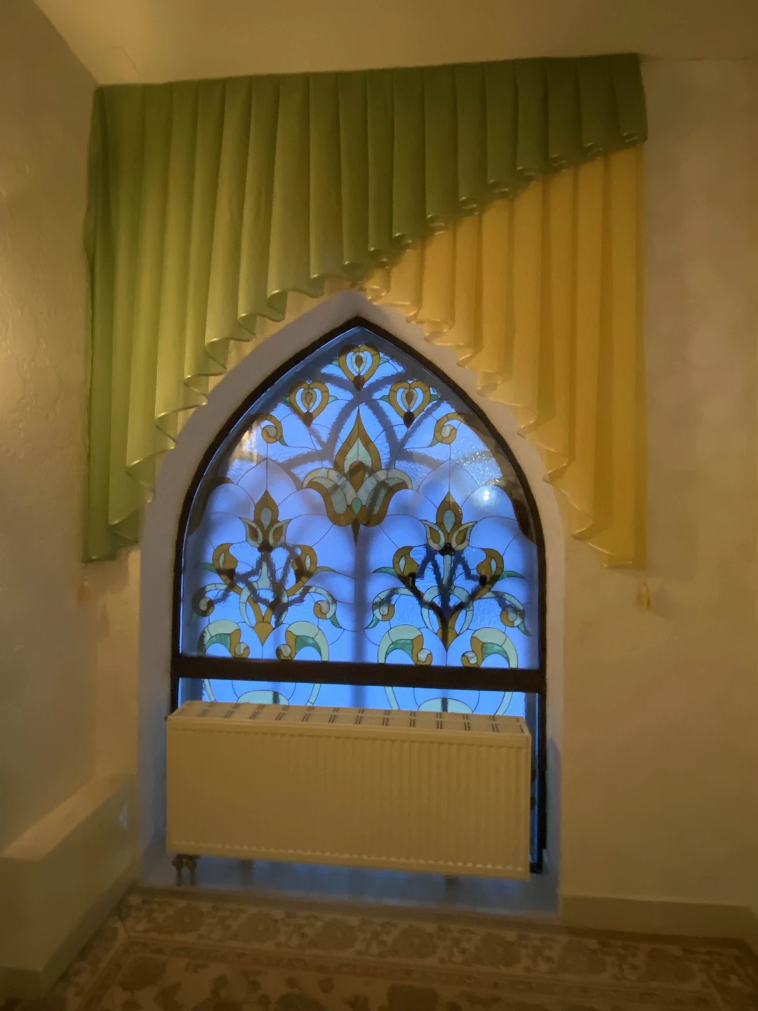 Всё идеально. Даже снежная метель нисколько не омрачила настроение, никто не замерз. Питание в столовой отличное