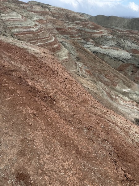 Природа Азербайджана оставила очень сильное впечатление — контрастная и живая. Горы, озера и каньоны стоят того