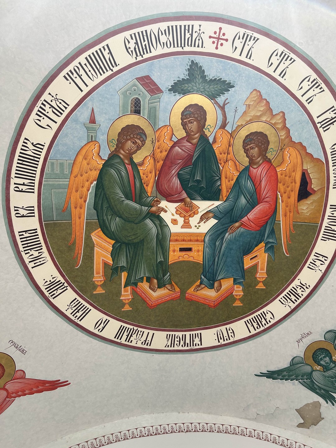 Интересно, даже если ты не православный, гид очень подробно и качественно рассказывает о городе и храмах, отличный водитель