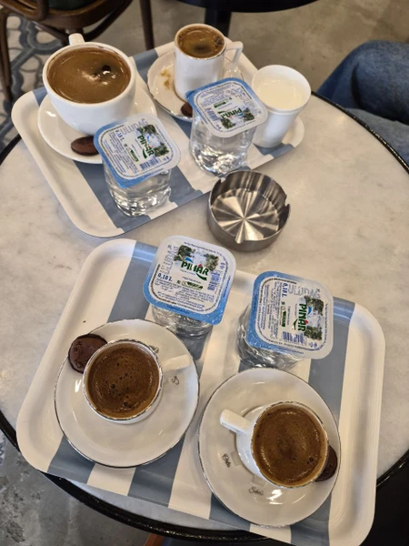 Мне и моим друзьям всё понравилось. Списались с Анастасией накануне встречи, договорились по месту. До места