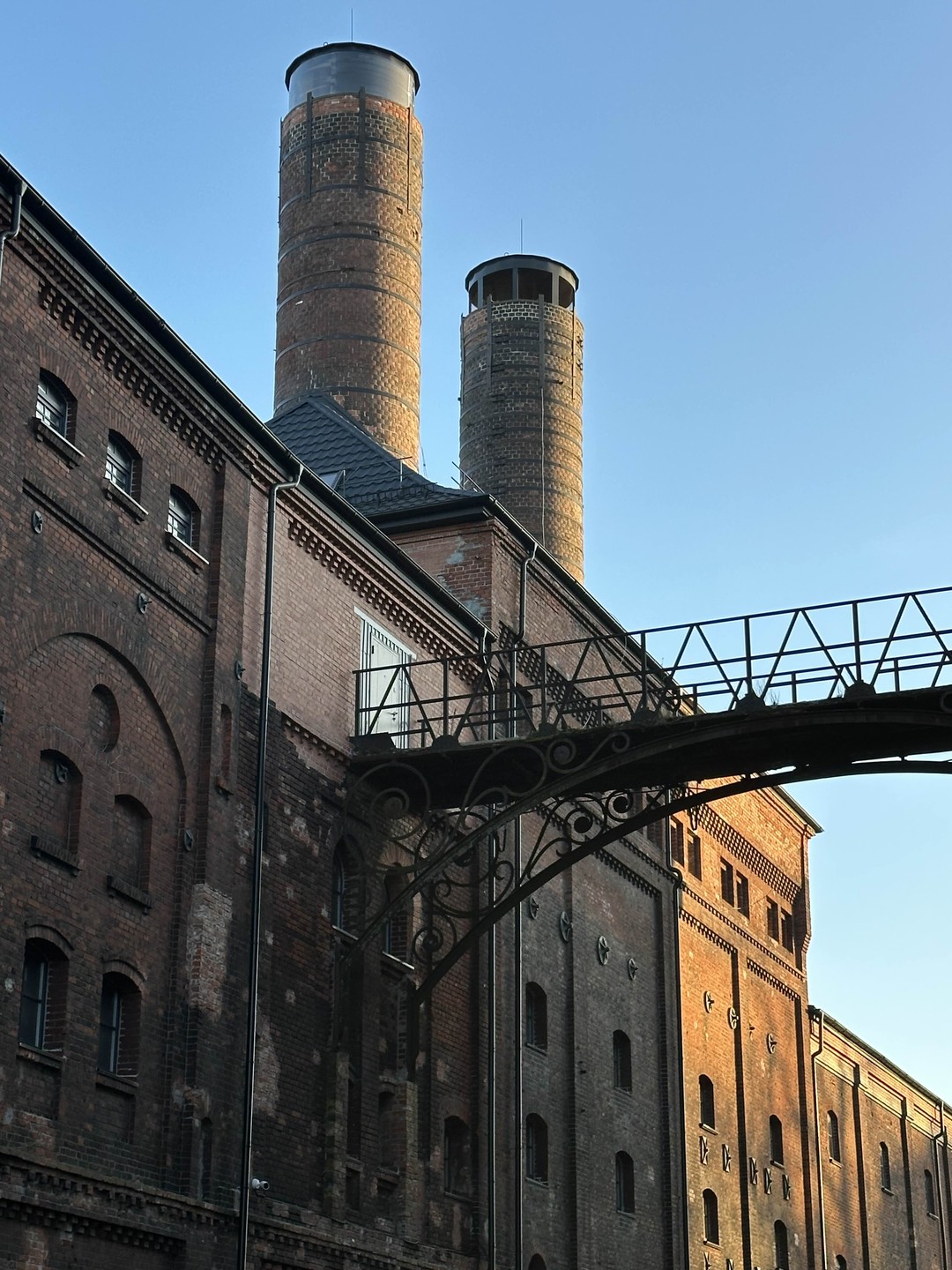 Хотелось посмотреть на Калининград нетипичный и нетуристический. Выбрали экскурсию в Балтрайон и это была заключительная яркая