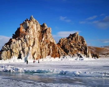 Прибытие на Ольхон, встреча заката на мысе Бурхан и омуль по-байкальски