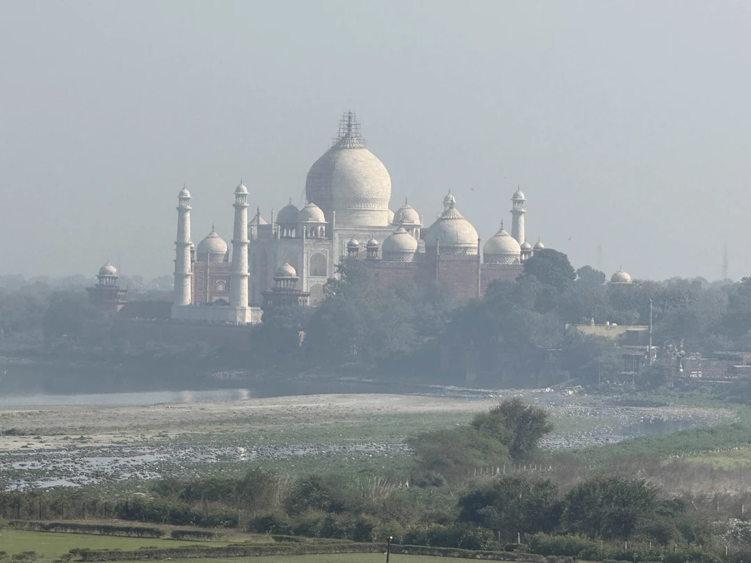 Могу сказать что гид Мосхин приятно нас удивил. Очень понравилась проведенная им экскурсия, хорошее знание истории