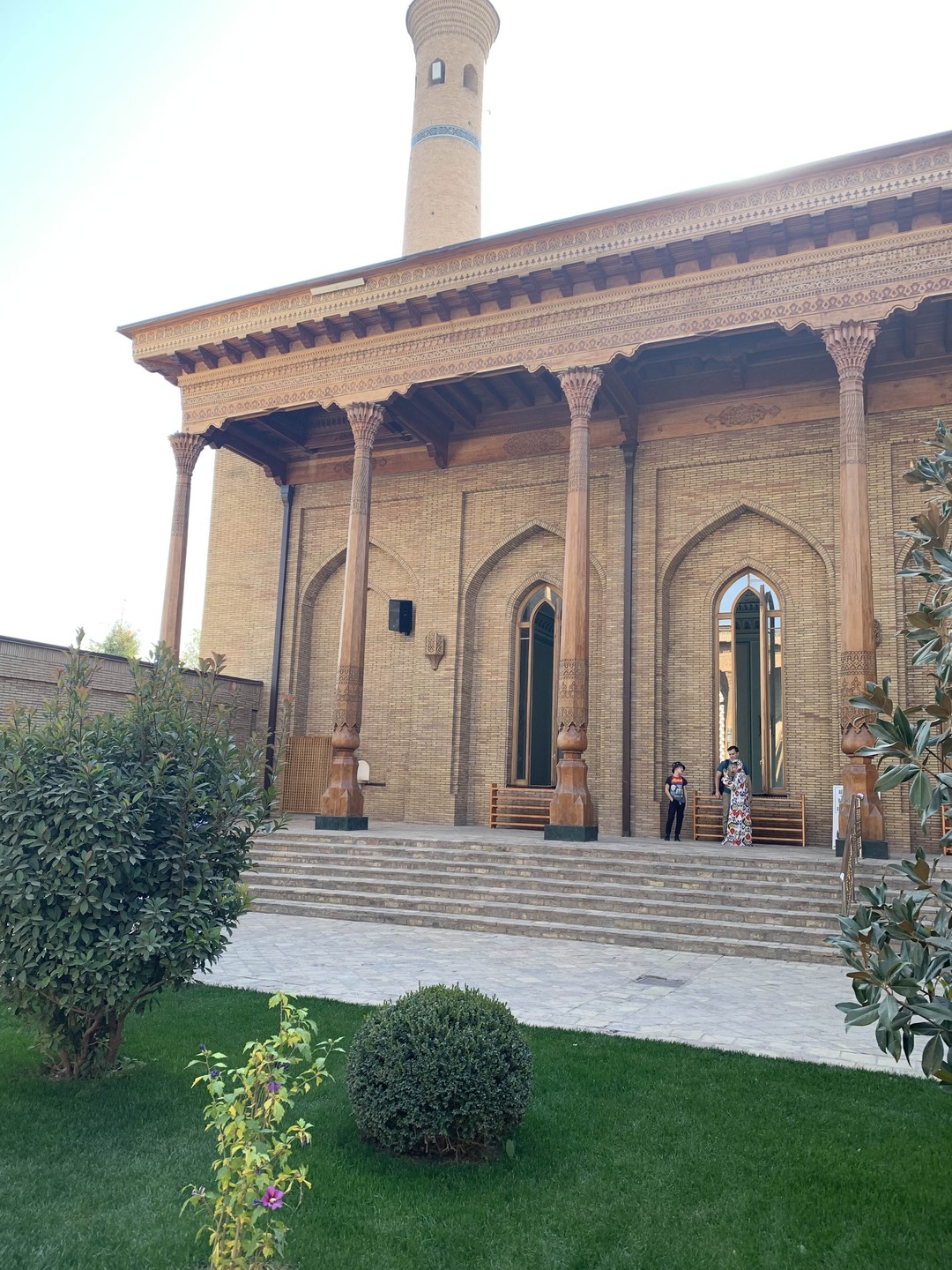 Экскурсия по Ташкенту нам очень понравилась. Мы были в старой части города, в центре города (парк)