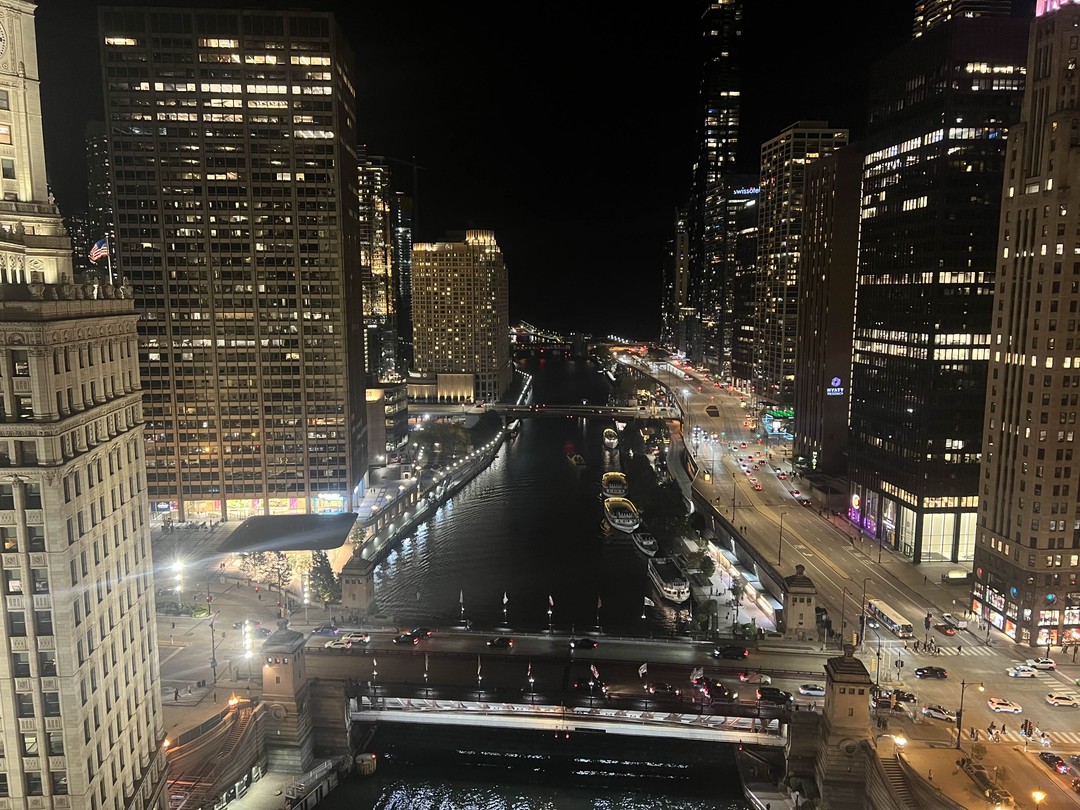 Чикаго - родина небоскрёбов (Roman)