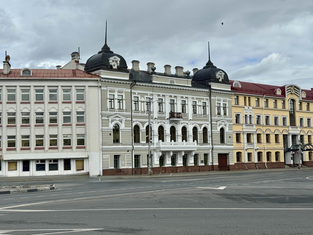 Обзорная пешеходная экскурсия по Кремлю и центру Пскова (Юрий)