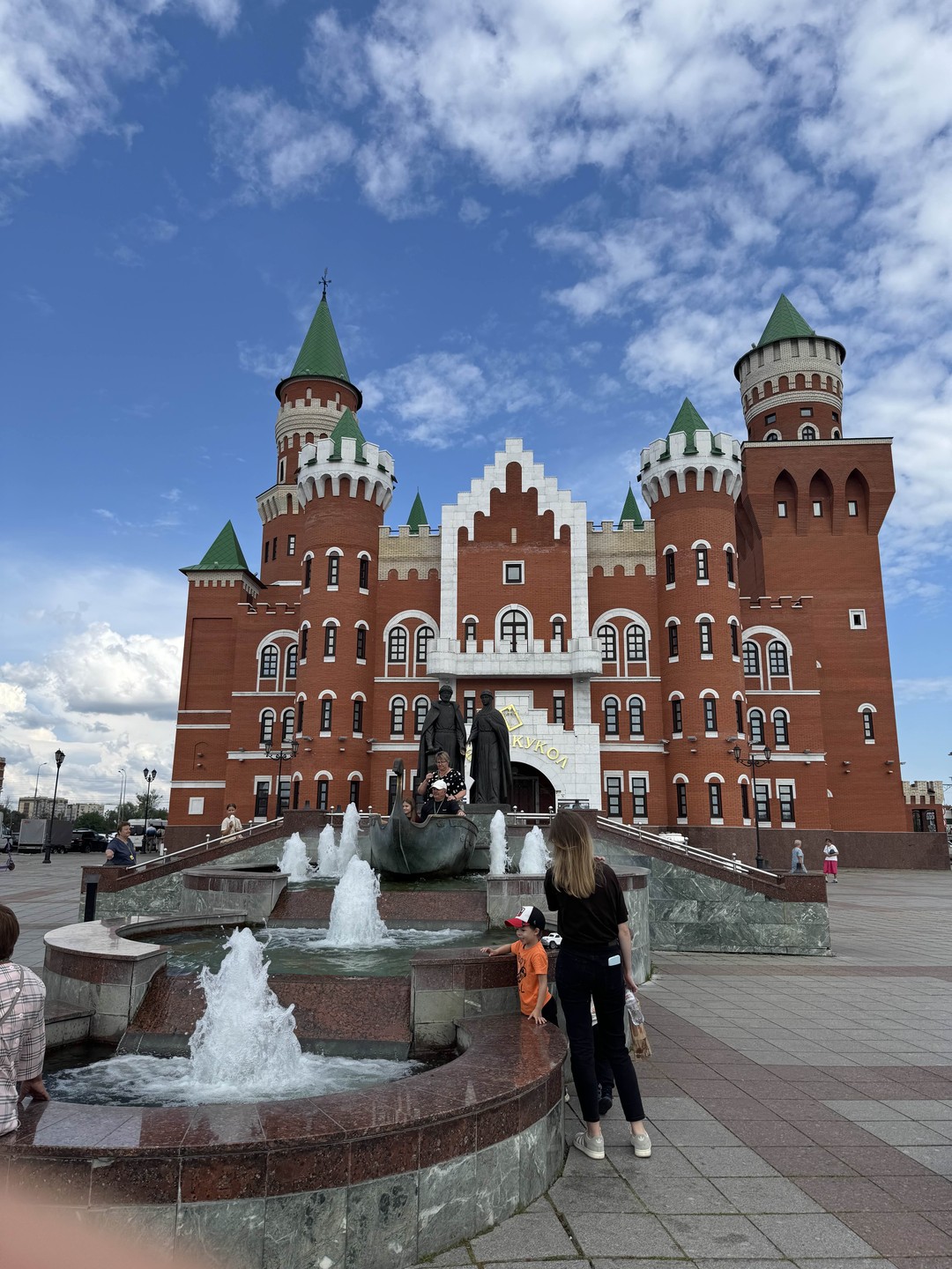 В Йошкар-Оле были не первый раз, но ребенок вырос и захотелось показать город ему. Иван очень