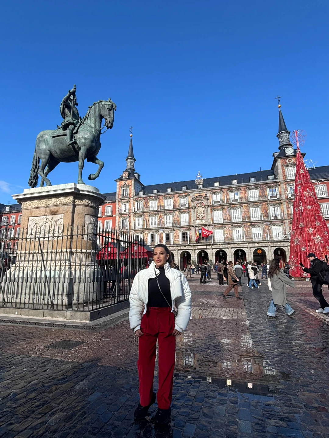 Алия очень профессиональный гид, рассказывает все очень подробно и понятно, кроме экскурсии по городу, она показала