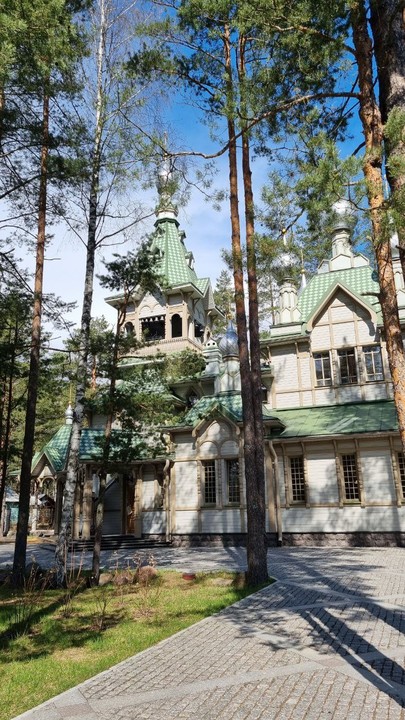 Ах, это было великолепно. Экскурсия для тех, кто любит природу, старинные дачи, хочет услышать историю тех