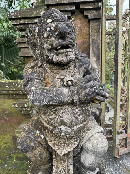 Экскурсия отличная! За один день можно ознакомиться с достопримечательностями и жизнью острова! Наш гид Ари мог