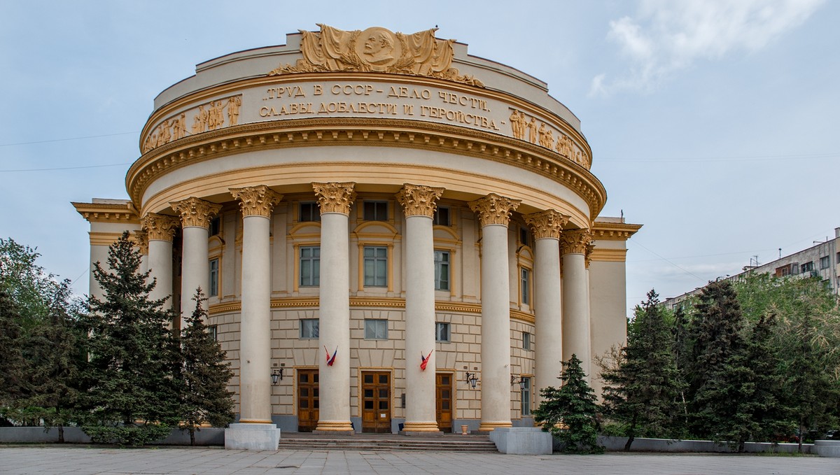 Фото 3 - Экскурсия: "Прошлое в пилястрах: архитектурный облик Волгограда"