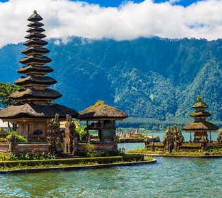 Озеро Братан и храм Пура Улун Дану
