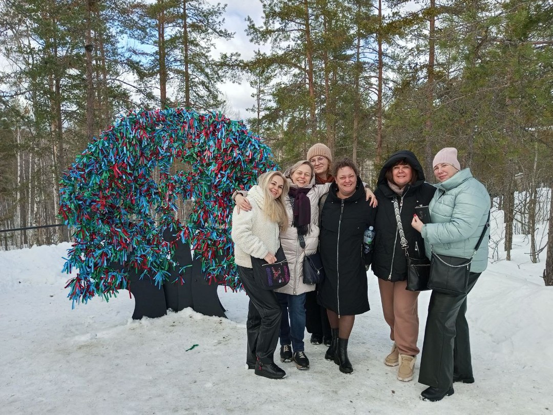 Спасибо нашему гиду Роману! Путешествовали группой из 9 человек, двое детей. Все в восторге! Комфортный автобус