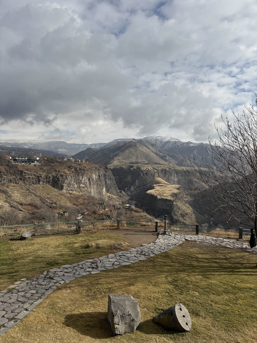 Сегодня были на экскурсии с гидом Тиграном и водителем Арсеном. Столько мест посмотреть успели благодаря им!