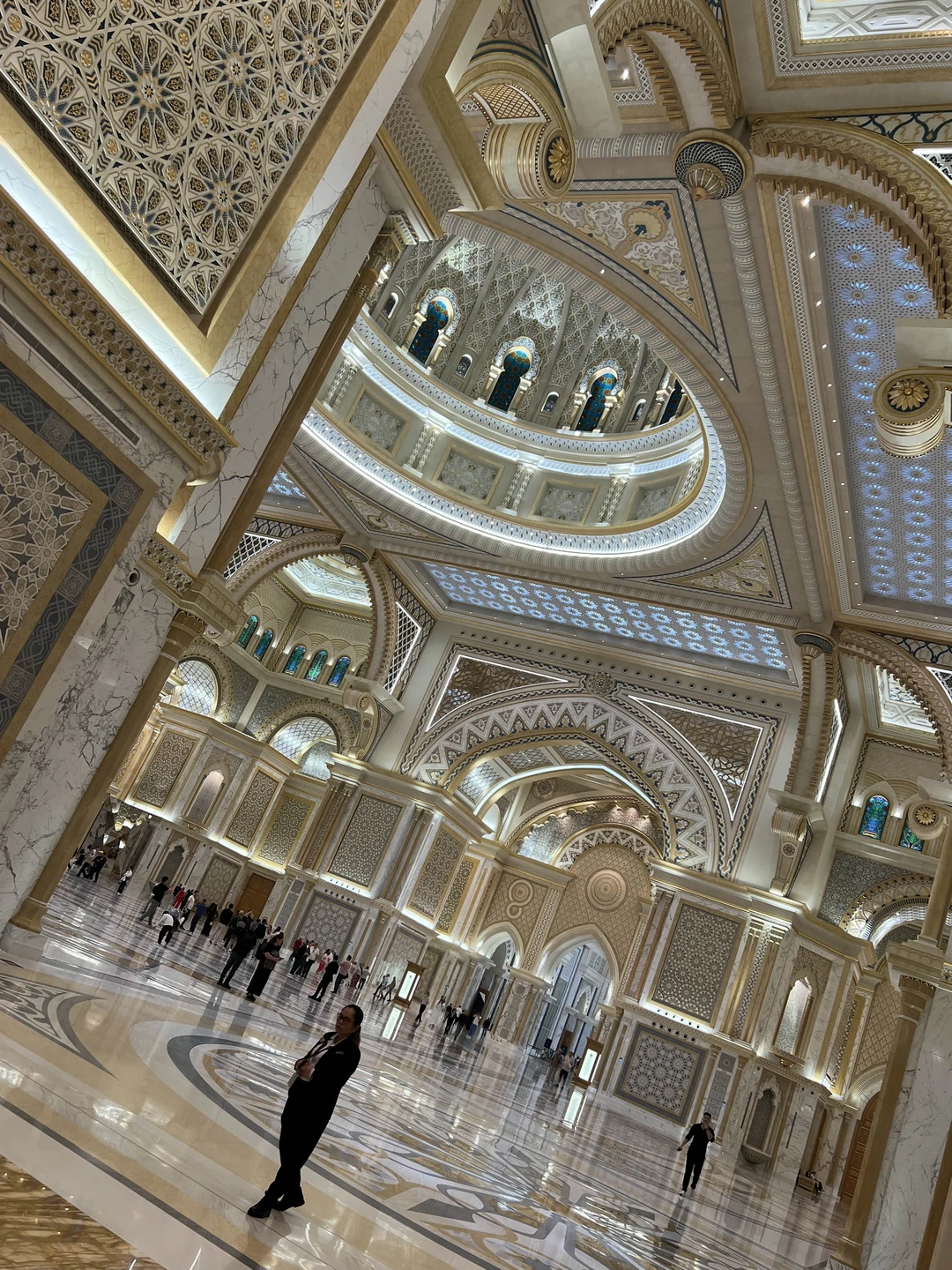 Все четко по запланированному маршруту. Посетили максимально за один день все локации города. Все отлично