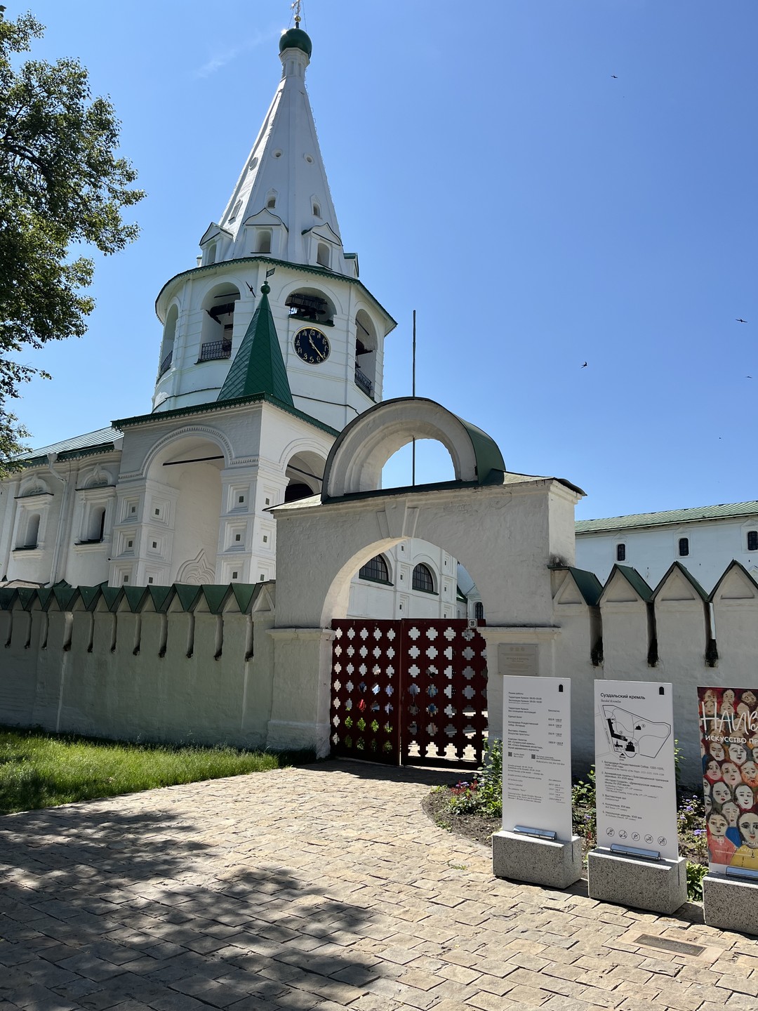 Отличная экскурсия по замечательному городу, экскурсовод ориентируется на туристов, материал подается просто, что помогает запоминанию, на