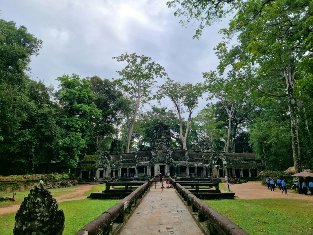 Присоединяюсь ко всем положительным отзывам, действительно отличная экскурсия. Мы были в Камбодже первый раз, специально приехали