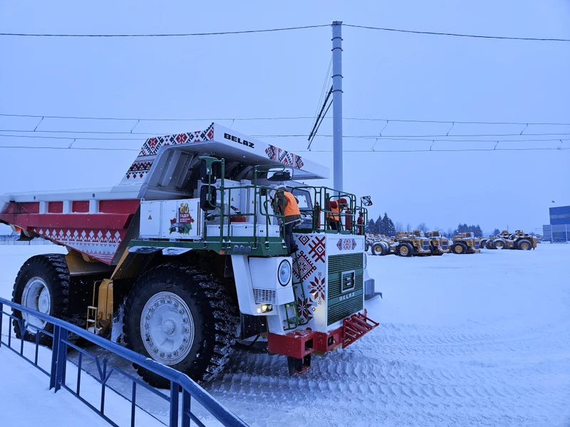 Белаз это конечно мощь. Побывать на действующем предприятии, ощутить его жизнь, прокатиться на такой огромной тачке