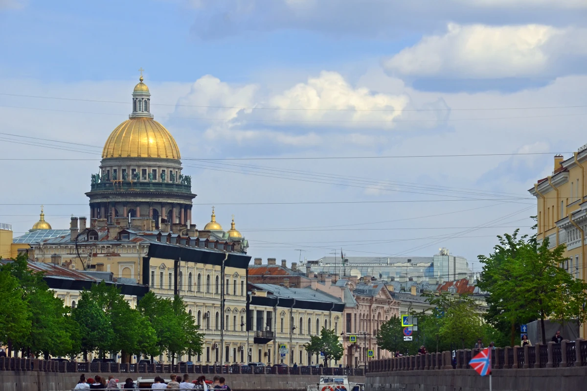 Автобусная стендап-экскурсия по Петербургу с комиком и гидом (2/9)