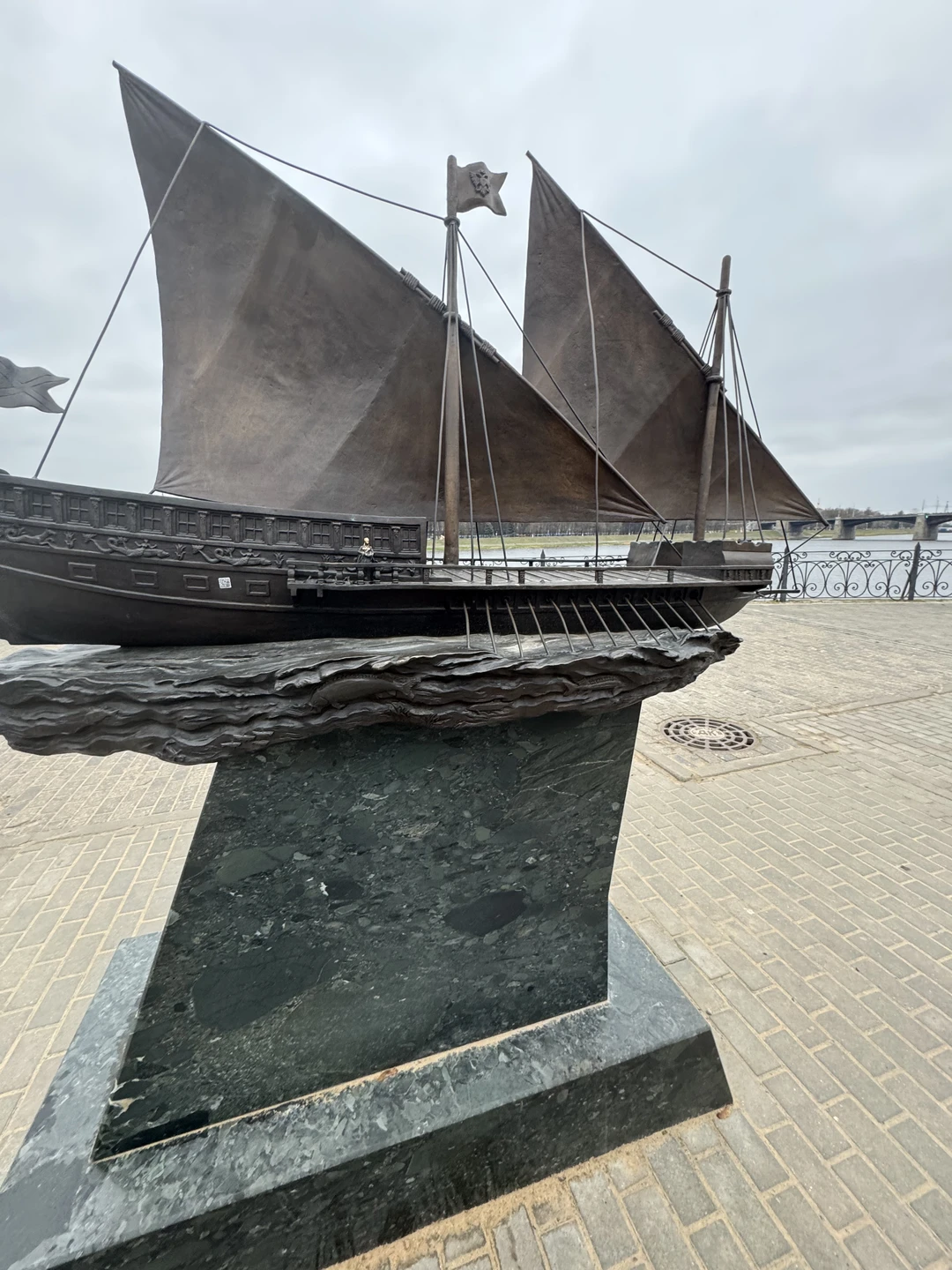 Находясь впервые в Твери, сердечно благодарим ВИКТОРИЮ за необыкновенную возможность получить исчерпывающие знания об истории города