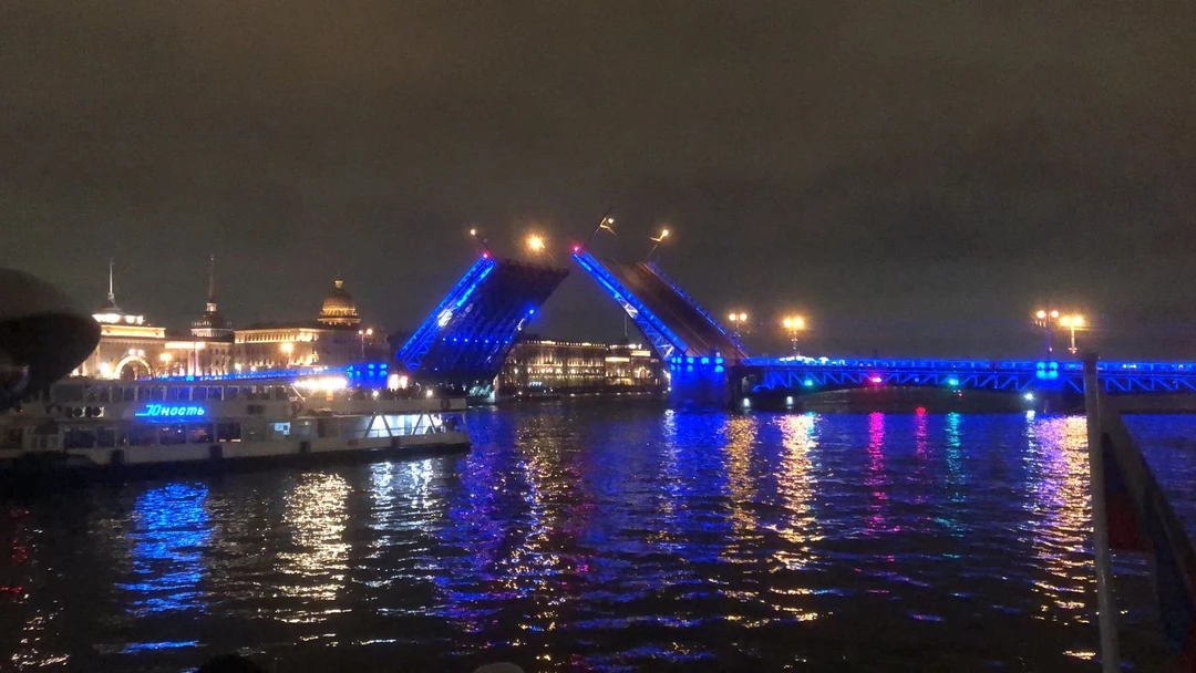 Здравствуйте, были на ночной экскурсии на разведении мостов
