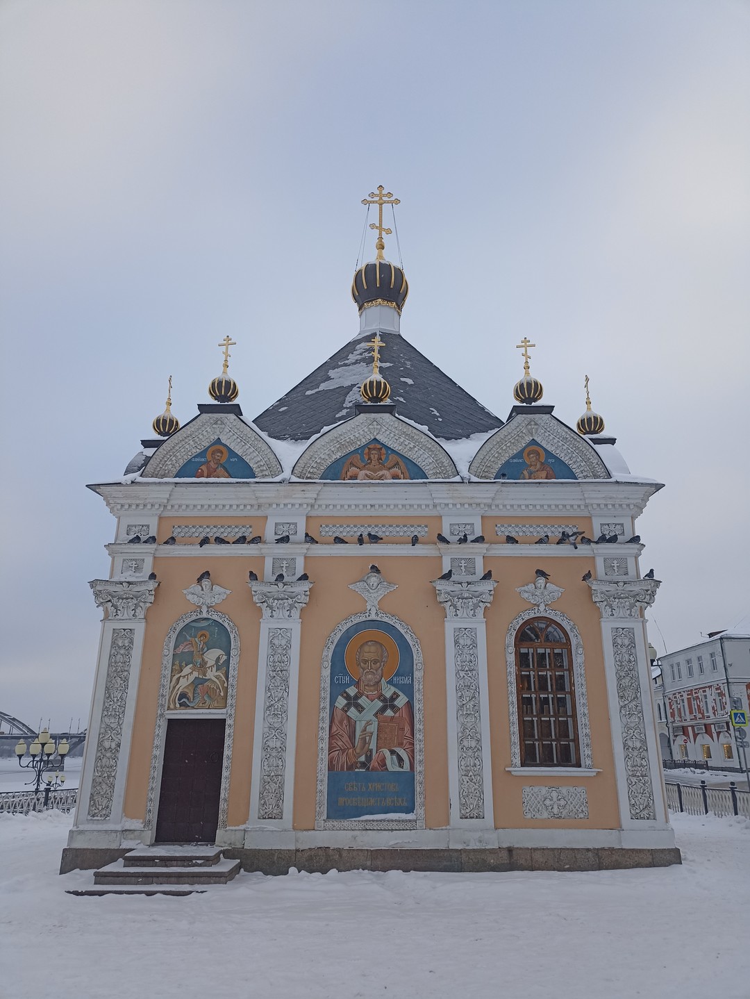 Были обособленной группой 9 человек, в том числе двое подростков (средняя школа). Анатолию удалось всех заинтересовать