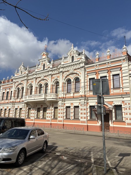 экскурсия познавательна, маршрут построен оптимально, с заходом на маленькие улочки, где полностью ощущается история. Некоторые исторические