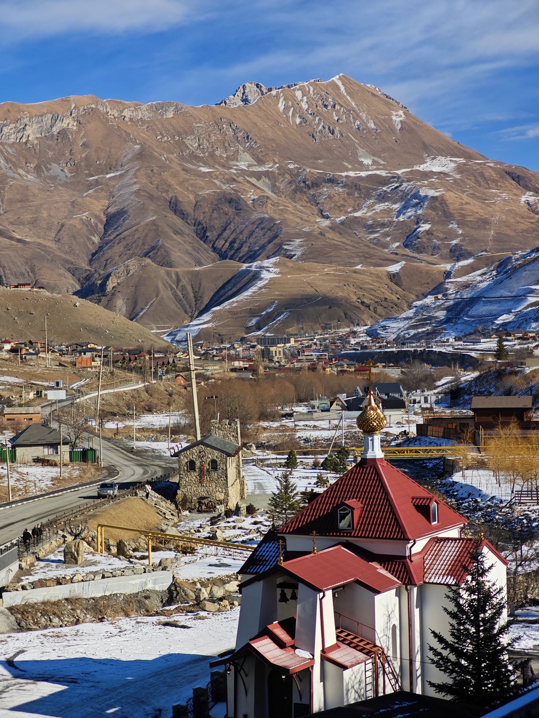 Григорий — прекрасный гид. Он не только хорошо знает историю, но и внимательно относится к группе