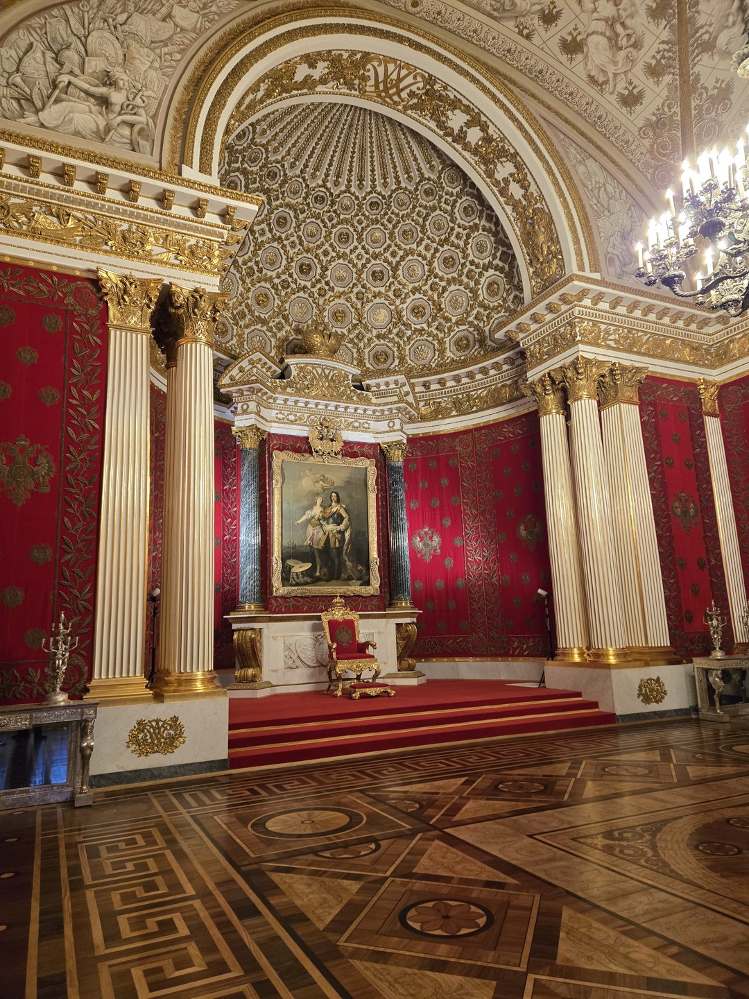 Экскурсовод Татьяна провела интересную экскурсию. Посетили все основные локаии, отвечала на возникающие вопросы. Узнали много интересных